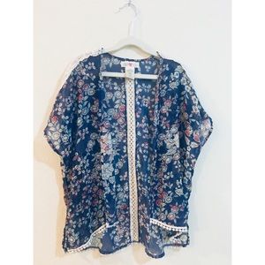 Size 8 Bundle- Kimono and 2 Shirts